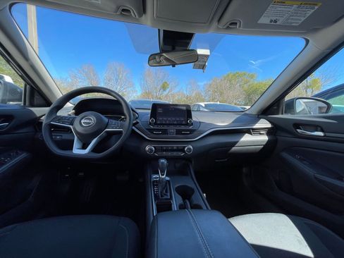 Used 2025 Nissan Altima 2.5 SV image 32