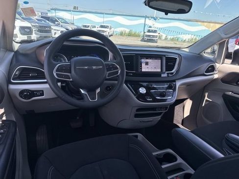 Used 2023 Chrysler Voyager LX FWD image 14