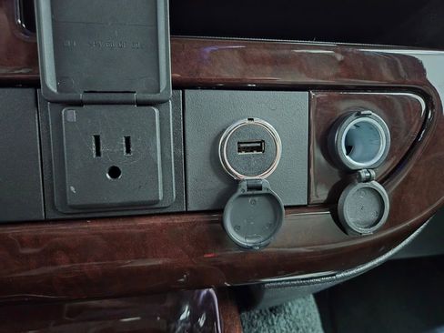 Used 2020 GMC Savana 2500 image 29