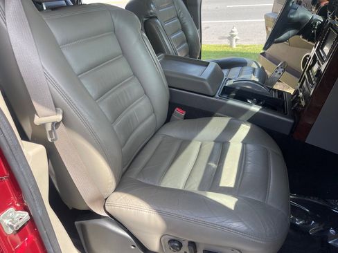 Used 2004 HUMMER H2 w/ Preferred Equipment Group image 30