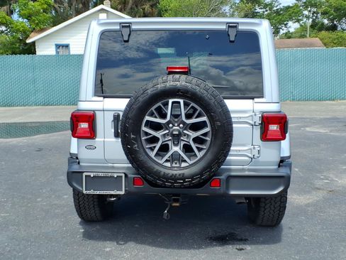 Used 2024 Jeep Wrangler Unlimited Sahara AWD/4WD image 4