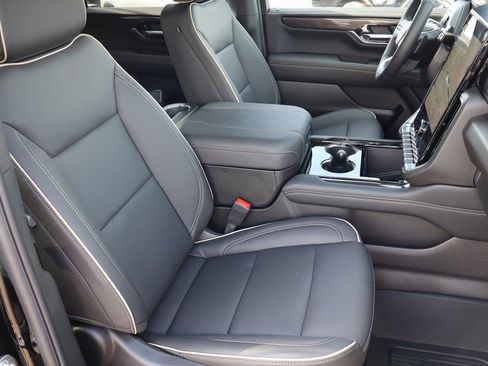 New 2025 GMC Yukon XL Elevation image 28