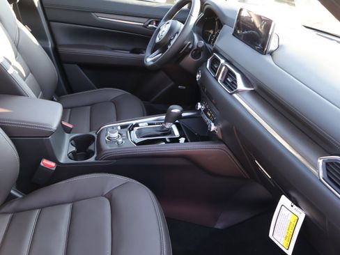 New 2025 MAZDA CX-5 Signature image 11