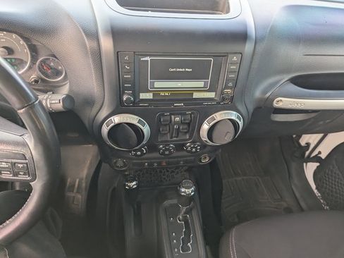 Used 2014 Jeep Wrangler Unlimited Rubicon w/ Connectivity Group image 13