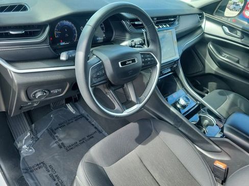 Used 2023 Jeep Grand Cherokee L Laredo RWD image 20