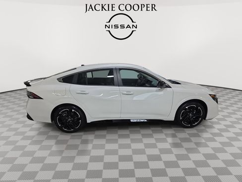 New 2026 Nissan Sentra SR w/ SR Premium Package FWD image 4
