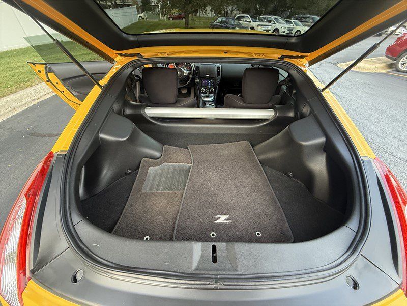 Used 2017 Nissan 370Z Coupe RWD image 23
