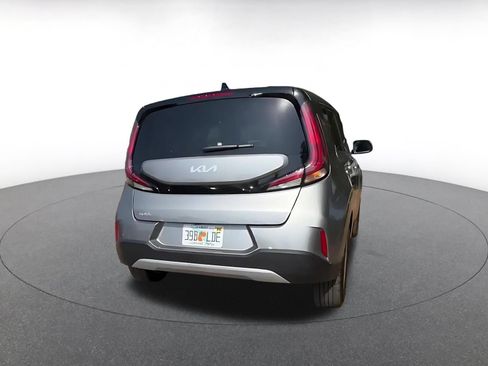 Used 2025 Kia Soul LX w/ LX Technology Package FWD image 14