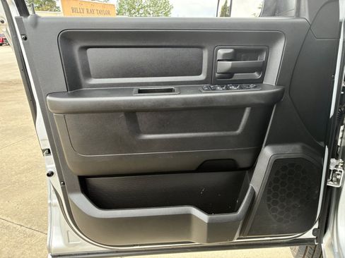 Used 2018 RAM 3500 Tradesman w/ Chrome Appearance Group image 9