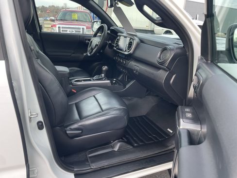 Used 2020 Toyota Tacoma TRD Sport image 32
