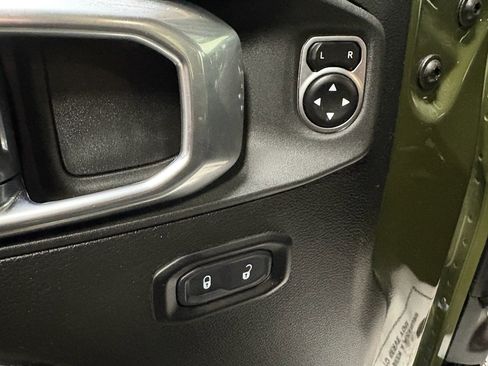 Used 2023 Jeep Gladiator Sport image 13