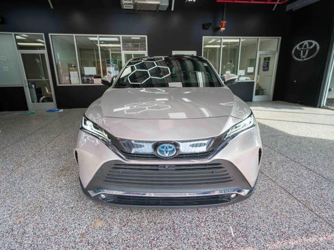 Used 2023 Toyota Venza Limited AWD/4WD image 6