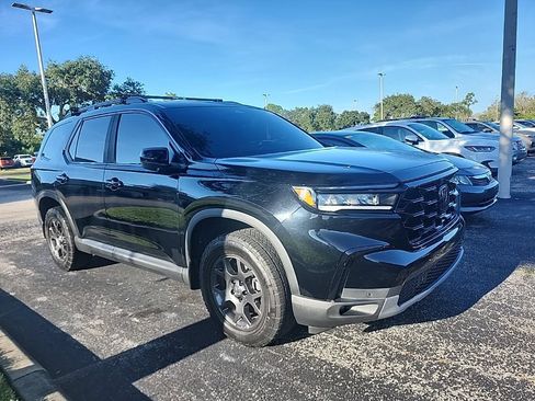 Used 2024 Honda Pilot TrailSport image 1