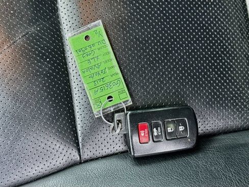 Used 2013 Toyota Avalon Limited w/ Technology Pkg FWD image 37