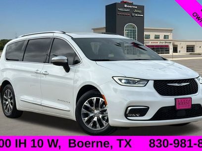 Used 2025 Chrysler Pacifica Pinnacle