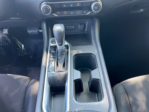 Used 2025 Nissan Sentra SV FWD image 39