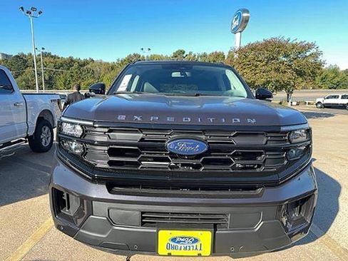 New 2025 Ford Expedition Active image 4