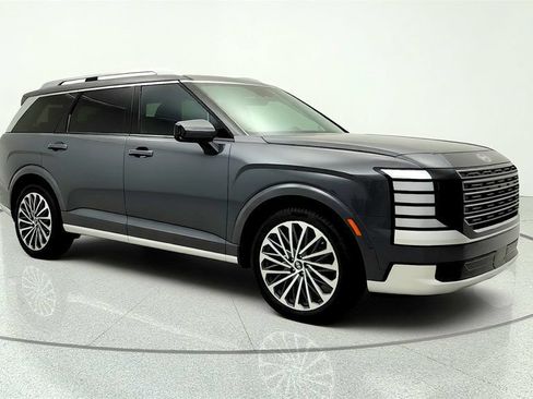 Used 2026 Hyundai Palisade Calligraphy FWD image 3