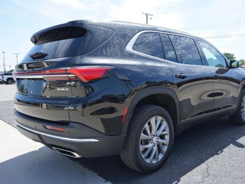 Used 2025 Buick Enclave Preferred FWD image 5
