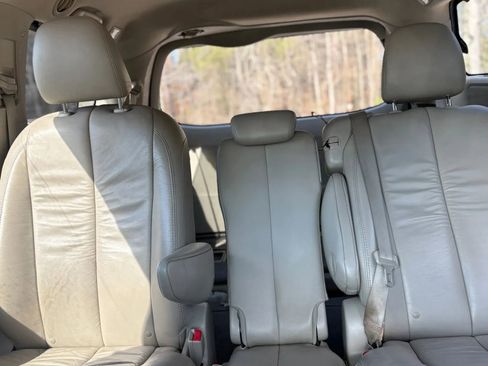 Used 2011 Toyota Sienna XLE w/ Entertainment Pkg image 11
