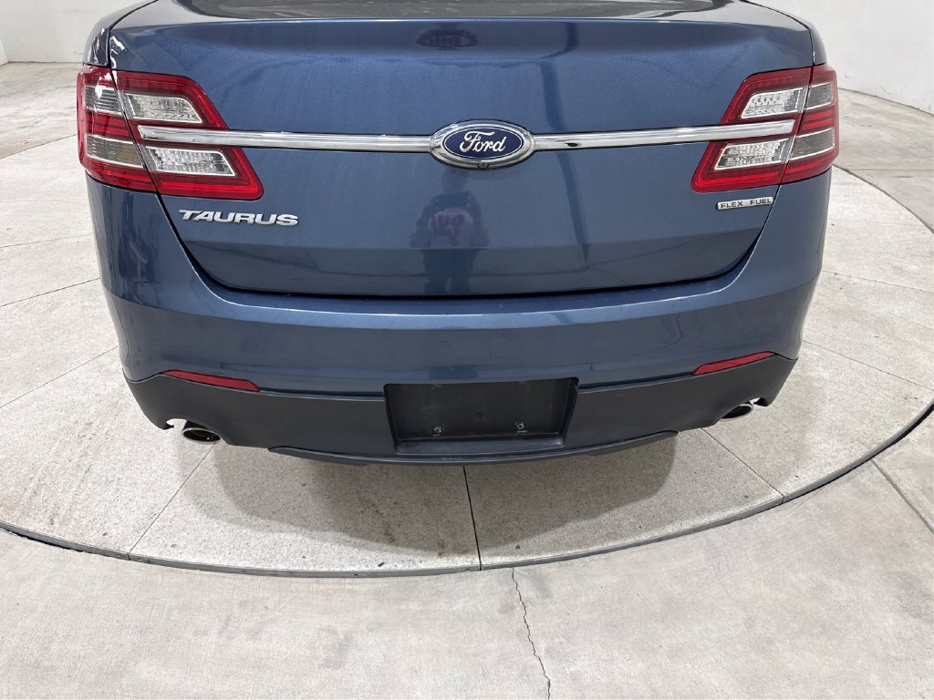 Used 2018 Ford Taurus SE FWD image 23