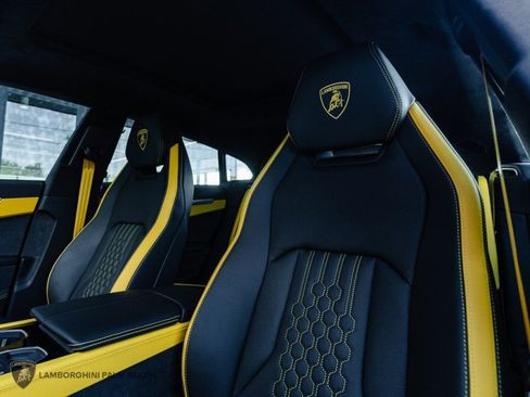Used 2025 Lamborghini Urus SE AWD/4WD image 14