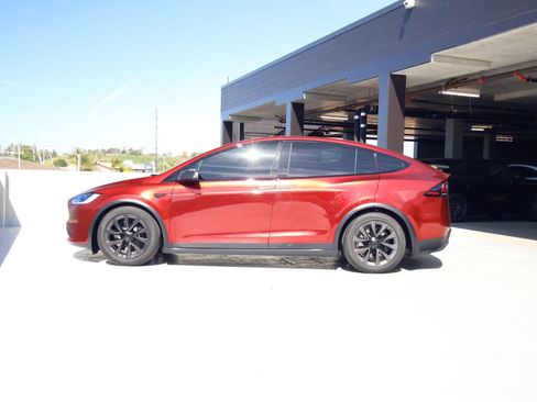 Used 2023 Tesla Model X image 2