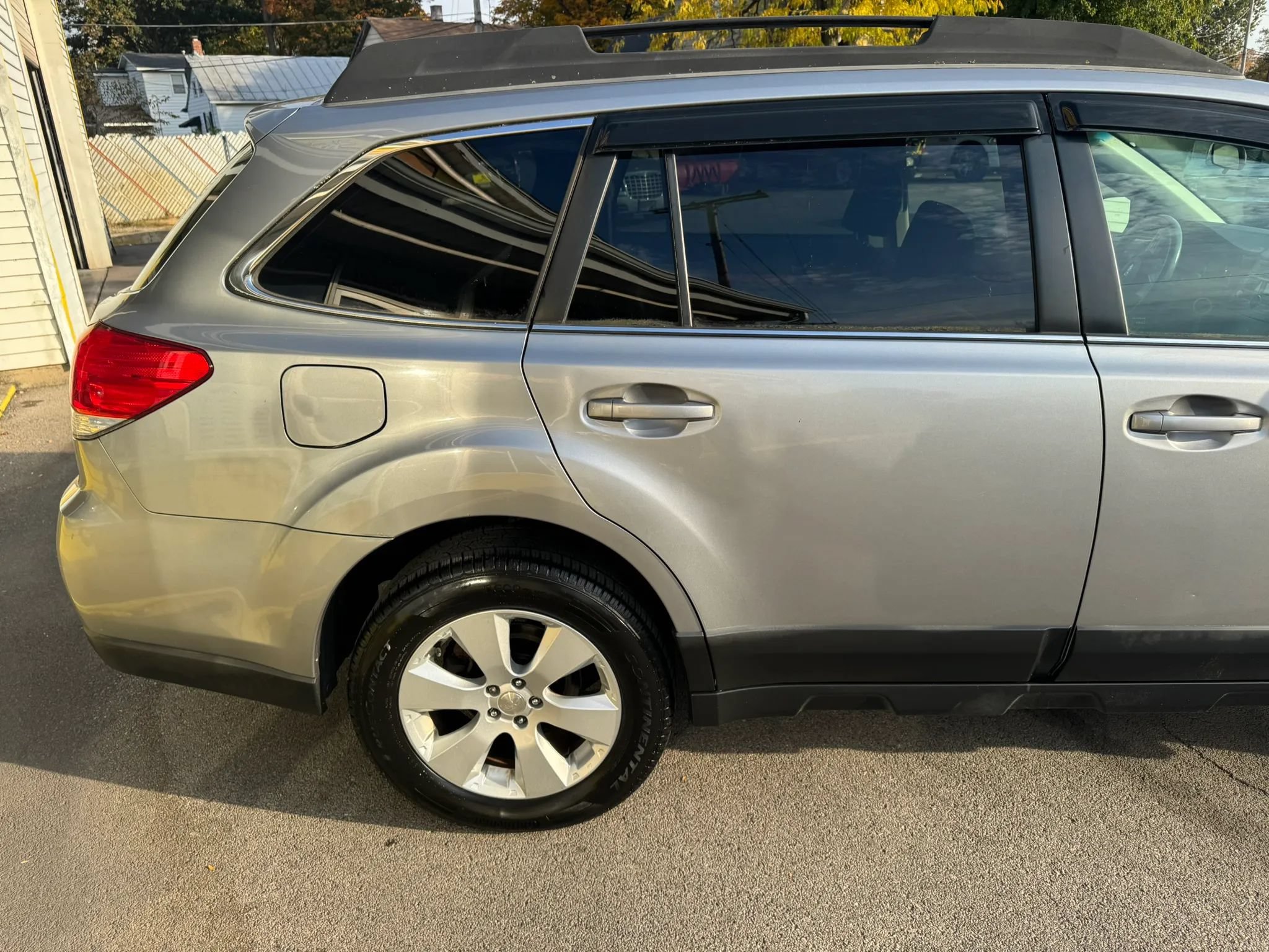 Used 2011 Subaru Outback 2.5i Limited AWD/4WD image 9