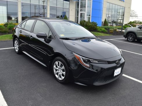 Used 2022 Toyota Corolla LE FWD image 2