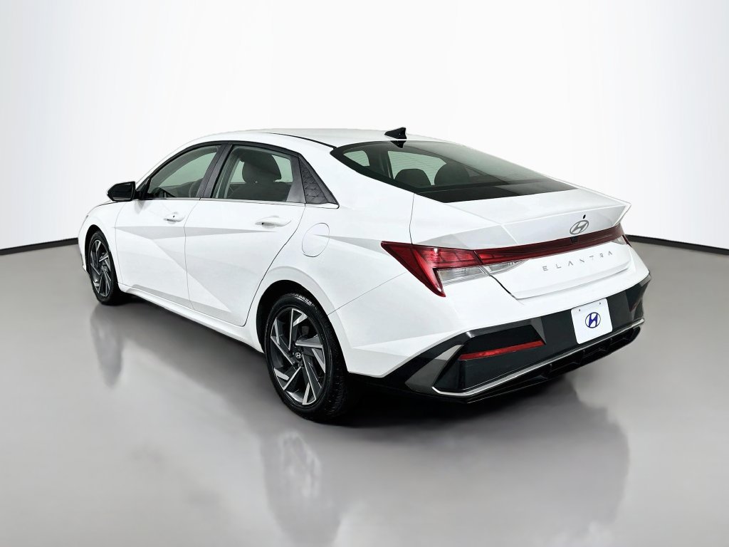 Used 2025 Hyundai Elantra SEL FWD image 7