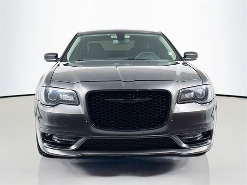 Used 2023 Chrysler 300 Touring L image 2