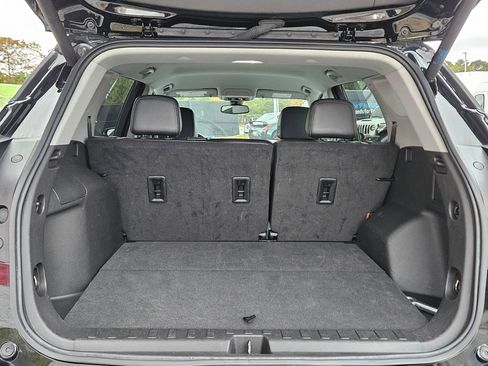 Used 2024 GMC Terrain SLT image 29