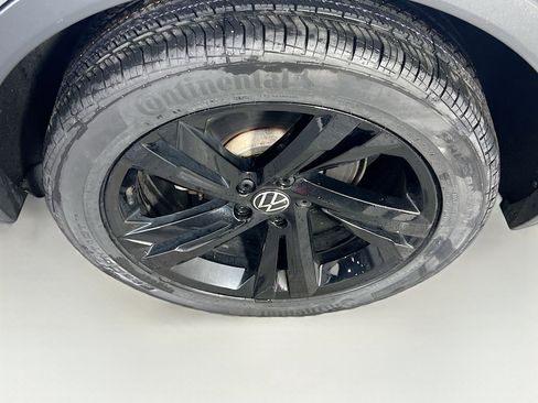Used 2023 Volkswagen Tiguan SE R-Line image 30