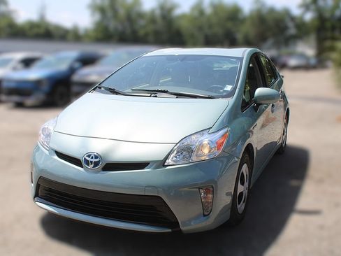 Used 2015 Toyota Prius Four FWD image 15