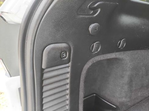 Used 2018 Jeep Grand Cherokee Limited image 32