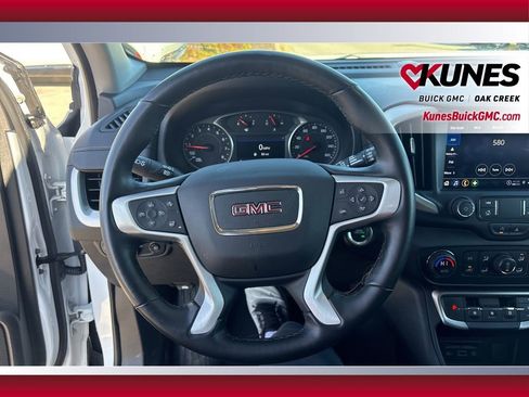 Used 2024 GMC Terrain SLT image 19