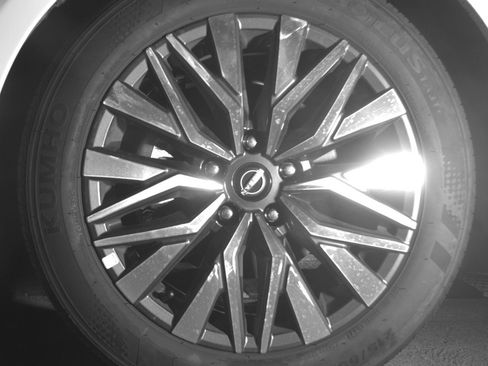 Used 2025 Nissan Altima 2.5 SV FWD image 12