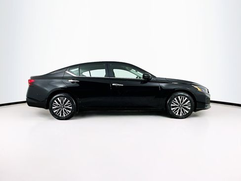 Used 2023 Nissan Altima 2.5 SV image 10