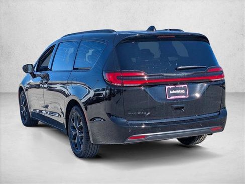 New 2026 Chrysler Pacifica Select w/ S Appearance Package FWD image 9