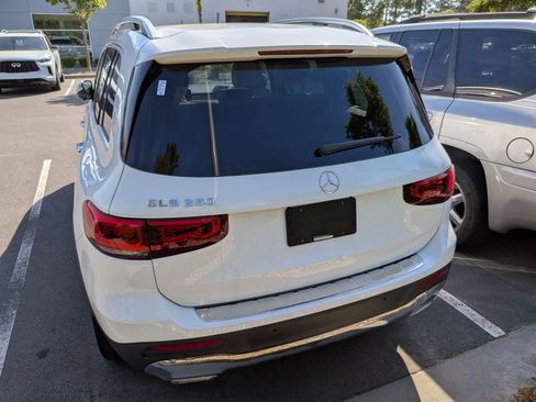 Used 2022 Mercedes-Benz GLB 250 w/ Premium Package Lite image 3