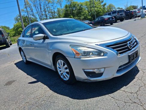 Used 2015 Nissan Altima 2.5 S FWD image 3