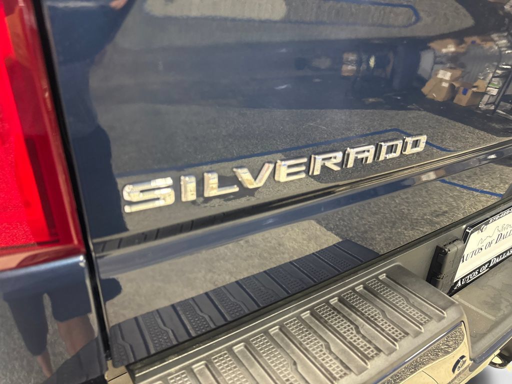 Used 2023 Chevrolet Silverado 1500 High Country w/ Technology Package AWD/4WD image 24