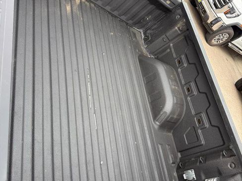 Used 2022 Chevrolet Silverado 1500 LT AWD/4WD image 5