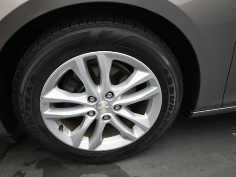 Used 2018 Chevrolet Malibu LT w/ Driver Confidence Package FWD image 11