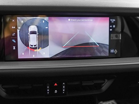 Certified 2025 Porsche Cayenne AWD/4WD image 24