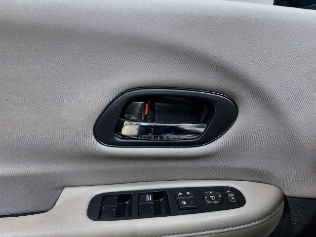 Used 2016 Honda HR-V LX image 17