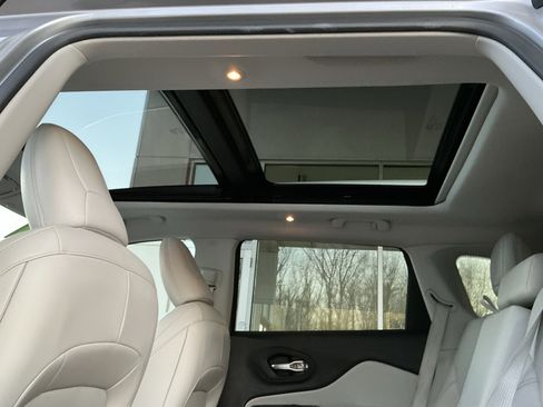 Used 2021 Jeep Cherokee Latitude Lux w/ Sun & Sound Group image 31