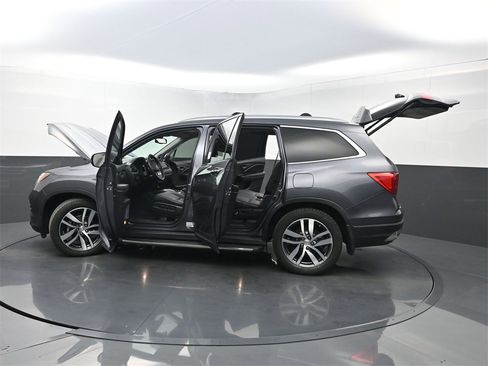 Used 2018 Honda Pilot Touring image 40