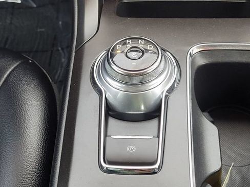 Used 2018 Ford Fusion SE w/ Equipment Group 201A FWD image 19