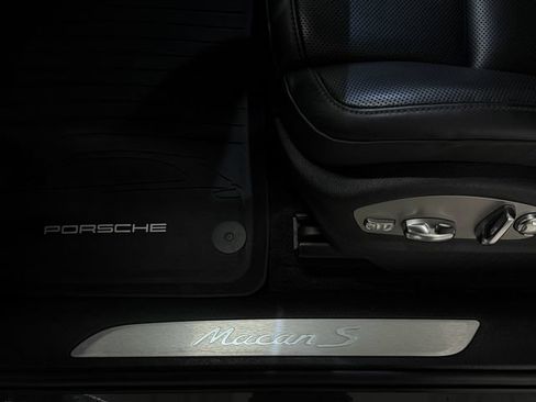 Certified 2023 Porsche Macan S AWD/4WD image 32